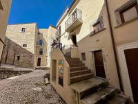 Casa indipendente in vendita a Castel del Monte(AQ)