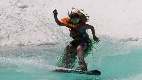 The Splash Ride, la sfida con gli sci su una pozza d'acqua