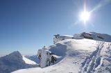 la cima con vista magnifica che spazia dalla pianura piemontese al gruppo del Bianco e le Alpi Francesi