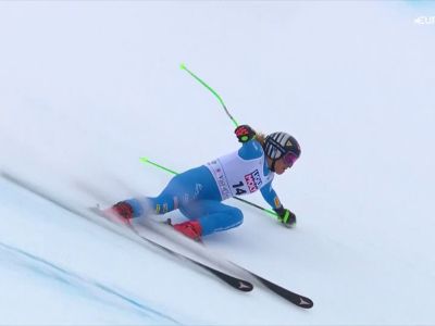 Video Il miracolo di Sofia Goggia: mano sulla neve, si salva e resta in gara nella discesa della Val dIsere