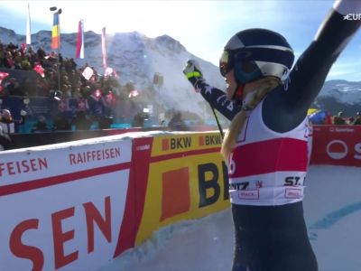 Video Lindsey Vonn leggendaria in discesa, trionfa Sankt Moritz a 41 anni, il video