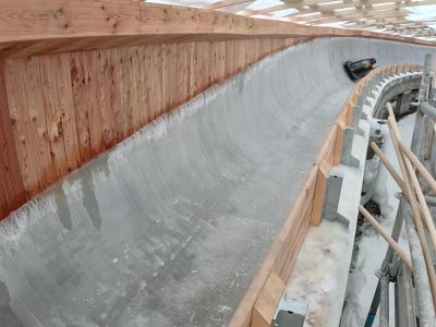 Video Olimpiadi Milano-Cortina 2026 - Ecco il budello olimpico! I test nella casa di bob, slittino e skeleton