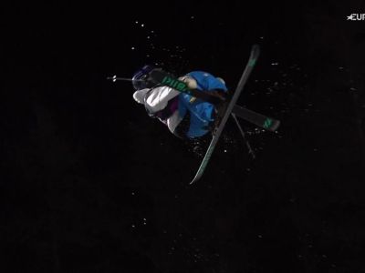 Video Flora Tabanelli è medaglia doro mondiale nel big air a 17 anni, il video del salto decisivo
