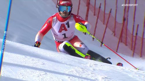 Loic Meillard autore di una prima manche da maestro nello slalom sulla Ganslern, il video