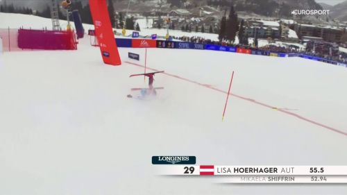 Lisa Hoerhager, che volo! L'austriaca inforca a poche porte dall'arrivo e rimane a terra. Rivivi la sua caduta nello slalom di Copper Mountain