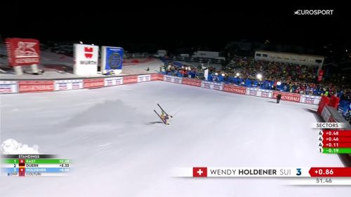 Wendy Holdener si ribalta dopo il traguardo e si schianta contro le barriere protettive. Rivivi la sua caduta a Courchevel