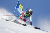 Si ferma Wendy Holdener: frattura composta al gomito, ma la partecipazione allo slalom di Levi non è a rischio