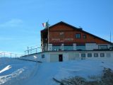 Salendo verso il rifugio Lagazuoi