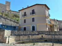 Casa indipendente in vendita a Castel del Monte(AQ)