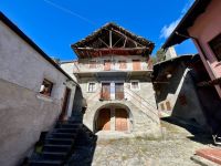 Casa indipendente in vendita a Varzo(VB)
