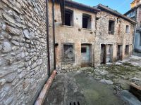 Rustico / Casale in vendita a Revine Lago(TV)