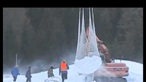 Folgaria (TN) - Elicottero porta la neve sulle piste da sci