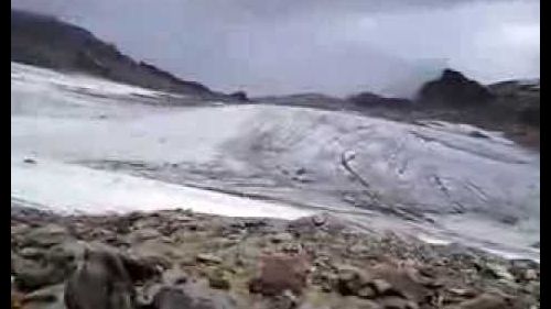 Tentando il rifugio Regina Margherita con raffiche di vento e ghiaccio a 50 km/h