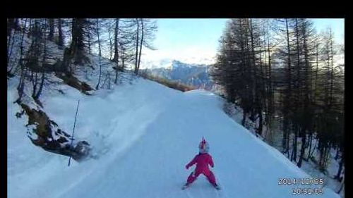 izzy 4yrs old  in Bardonecchia skiing.