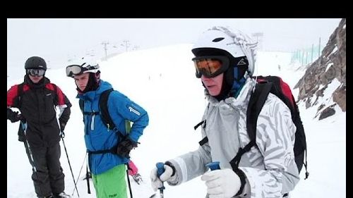 Sciare fuori pista sì, ma in sicurezza: euronews a lezione a Les Deux Alpes