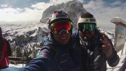 Fresh powder bluebird  snowboarding val gardena 2016