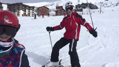 Milo en Mare samen op de piste