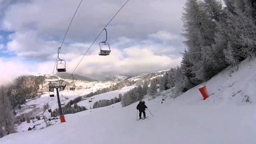 Barbara Berlusconi e Lorenzo Guerrieri baci sotto la neve