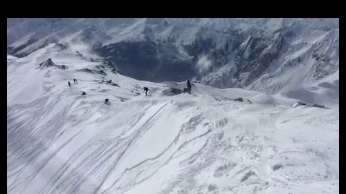 Snowboarding in val thorens with ucpa