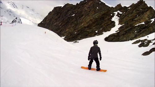 Val Thorens - Christine Red run - snowboard carving attempt