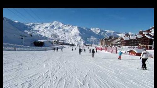 Skiing through val thorens