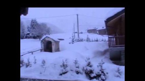 Si toglie la neve ad Estoul