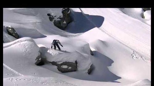 Fuera pista snowboard por encima de rocas val thorens por tonicato