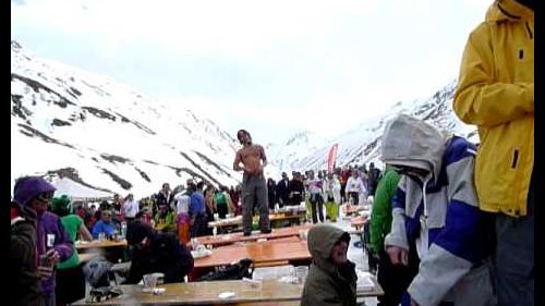 Livigno Trepallina 2011 - spogliarello sotto le palle di neve