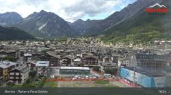 Arrivo pista Stelvio in centro paese