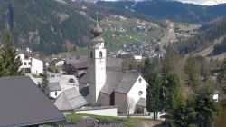 Corvara, Colfosco  il Sassongher 2.665 m, e gruppo del Sella