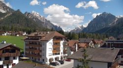 Vista su Piz da Peres, Monte Paracia, Monte Sella