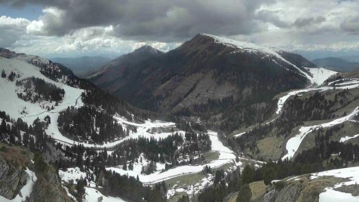Pampeago Panoramica con Pista Agnello