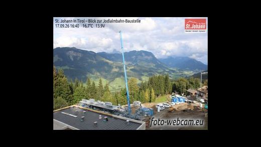 Kitzbuhel Marktgemeinde St. Johann in Tirol: St. Johann in Tirol - Blick zur Jodlalmbahn-Baustelle