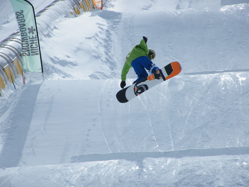 Spettacolo a Ovindoli nella 4a tappa del Circuito Fisi Appennino Centrale di snowboard e freeski