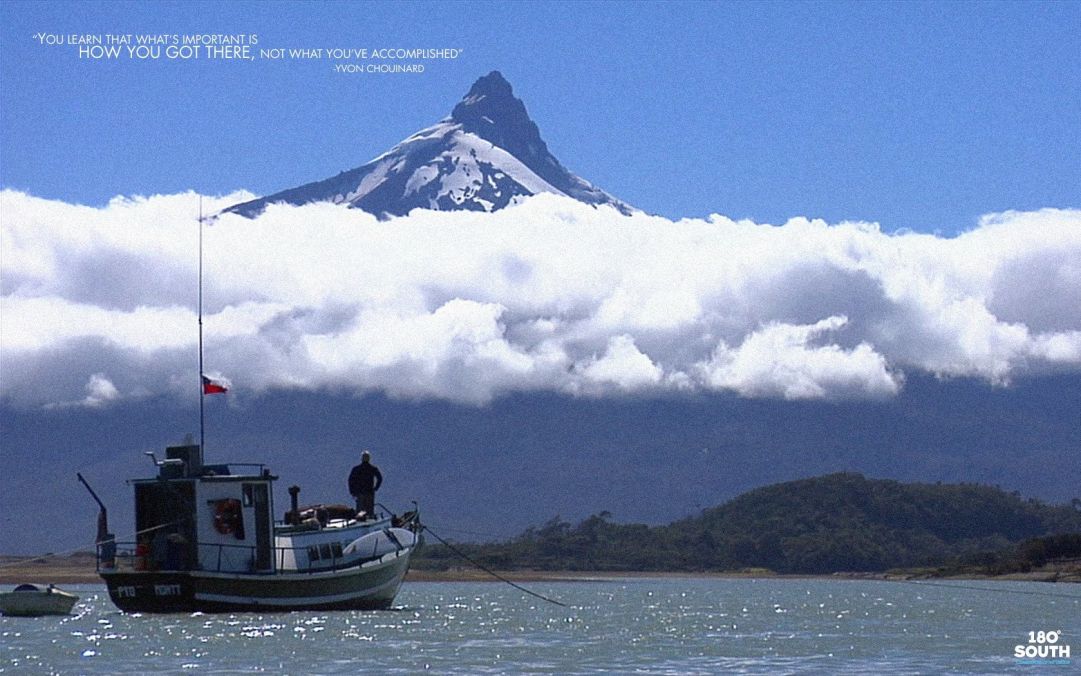 Chris Malloy
con Doug Tompkins, Yvon Chouinard
(STATI UNITI D'AMERICA, 2009)
Nel 1968 Yvon Chouinard e il suo amico Doug Tompkins, in seguito fondatori rispettivamente di Patagonia e North Face, partirono per un viaggio lungo le 5000 miglia di costa dalla California alla Patagonia, alla ricerca di montagne inesplorate e onde mai cavalcate. 