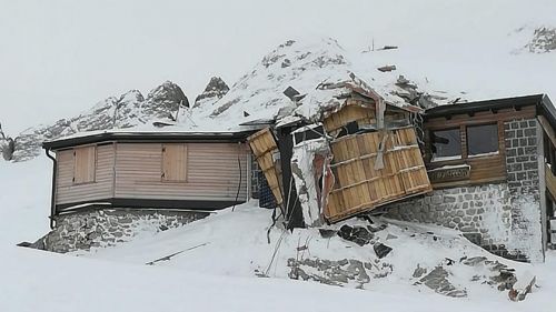 Una valanga distrugge il rifugio di Pian dei Fiacconi, sul lato Trentino della Marmolada