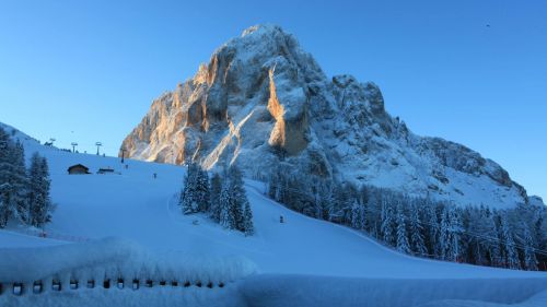 La nota Facebook delle funivie Saslong della Val Gardena: 'Stagione finita, non apriamo'