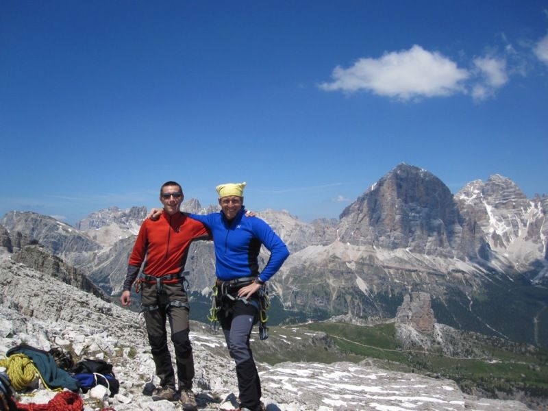 Davide Torri
ITALIA, 2011 / DURATA: 20'
Almo Giambisi è guida alpina, eccellente alpinista, da vent'anni gestore del Rifugio Antermoja sul Catinaccio ma, soprattutto, è una persona che ha avuto e continua ad avere profonde amicizie con numerosi alpinisti, di ieri e di oggi, che hanno trovato in lui una figura su cui contare anche e soprattutto nei momenti difficili. 