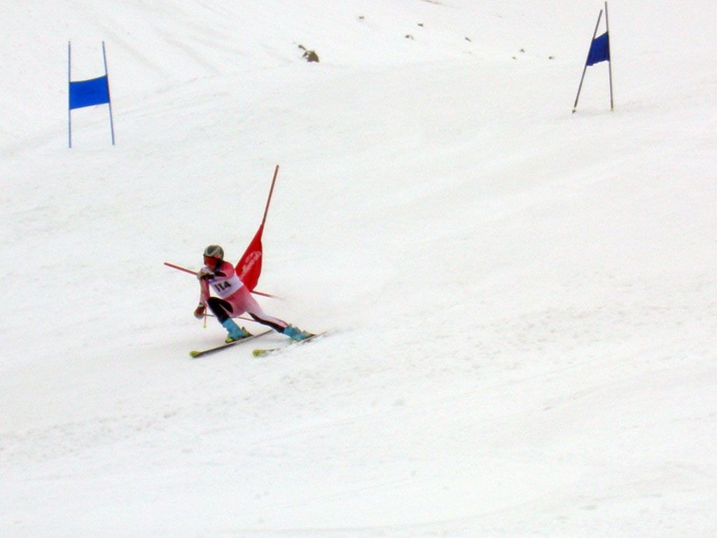 Su parte della pista Alpetta. Una bambina in azione.