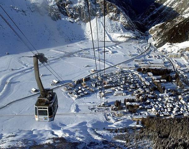 Andermatt-Sedrun, luce verde