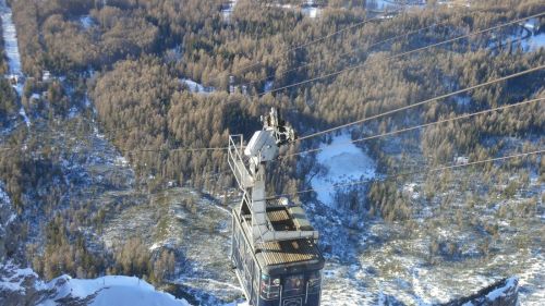 Impianti fermi al Faloria, sono scaduti i termini della revisione delle funi della storica funivia di Cortina