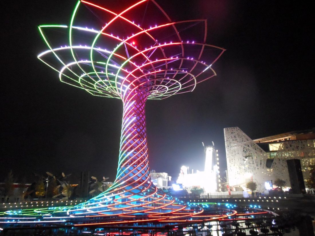 Spettacolare notte dall'Albero della vita con vista sulla pista da sci