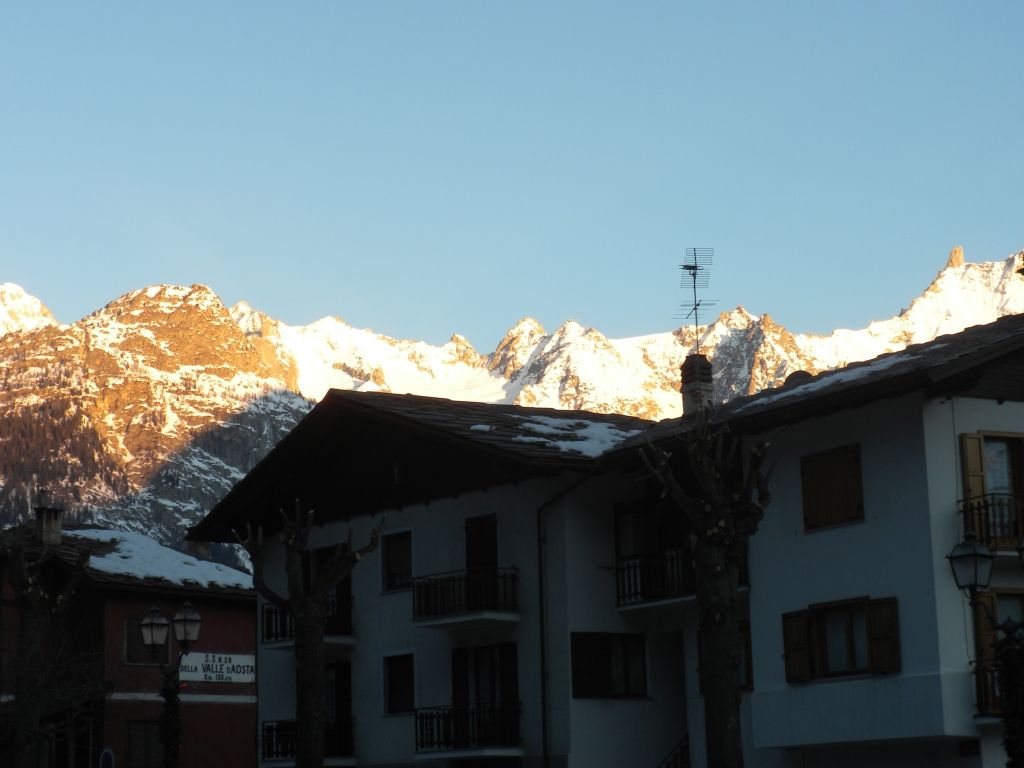 il Mont Blanc all'alba dall'albergo Edelweiss di Pre St Didier