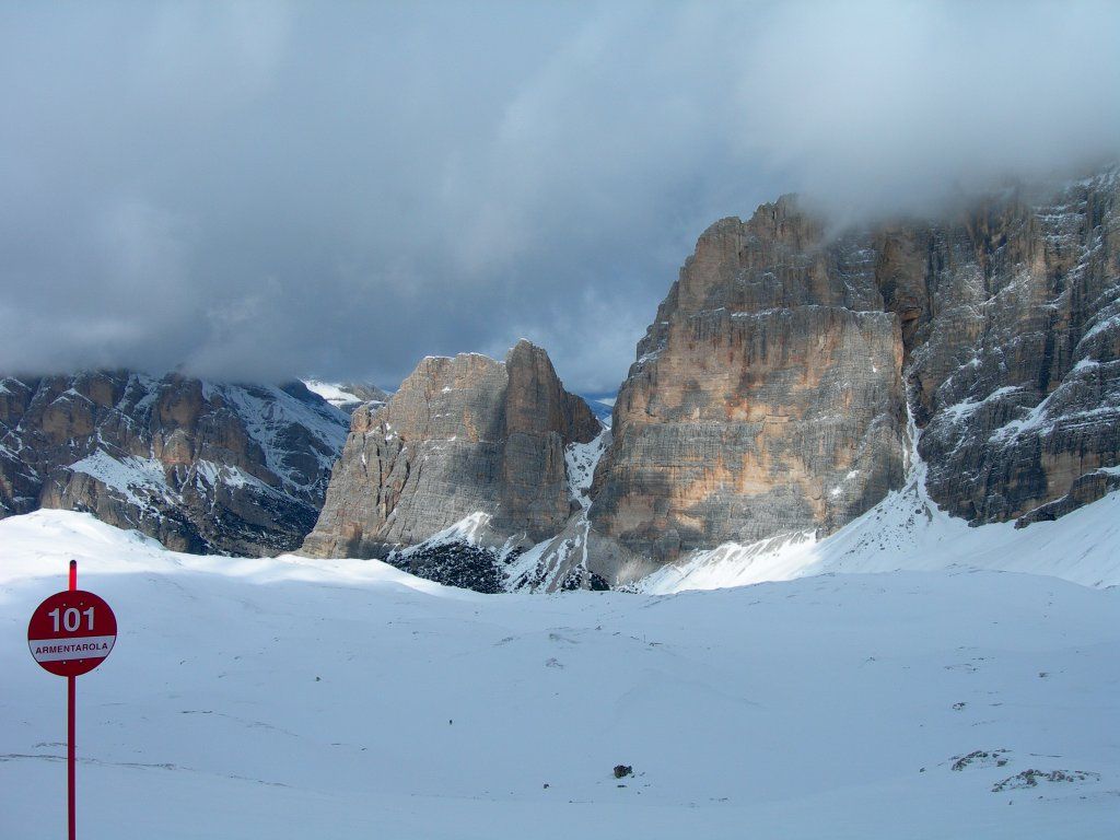 L'Armentarola (la pista più bella del mondo) attraversata dalle nuvele