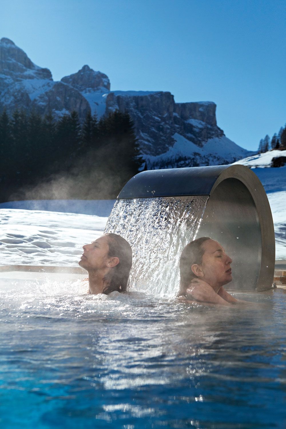 L’Hotel Greif sorge a Corvara, nel cuore delle Dolomiti altoatesine