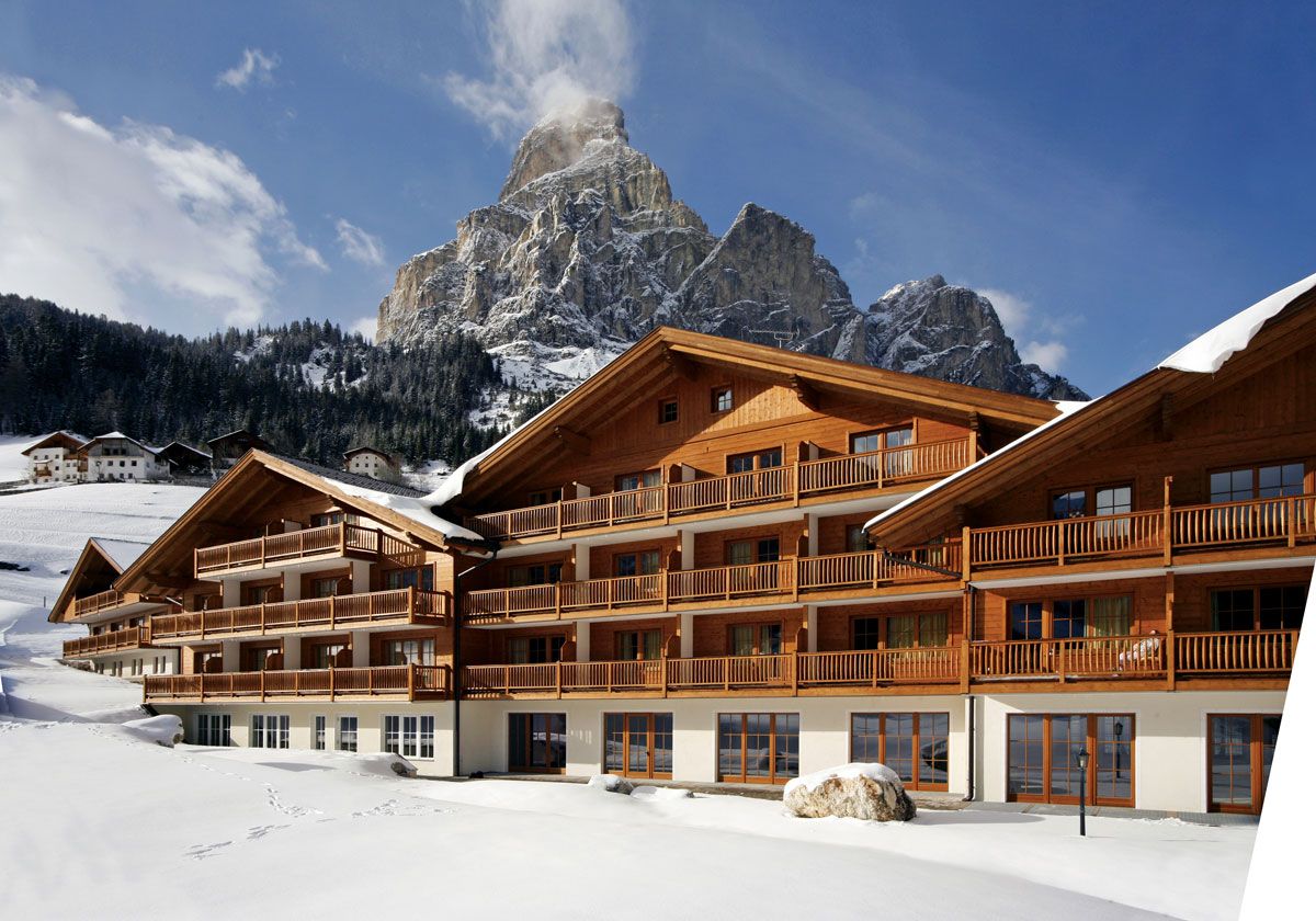 L’Hotel Greif sorge a Corvara, nel cuore delle Dolomiti altoatesine
