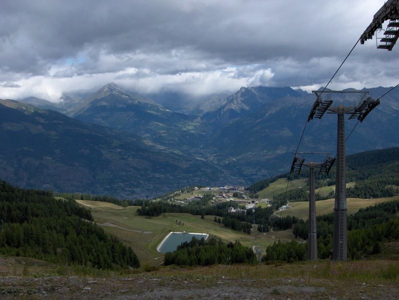 Pila a fine agosto vista dall'arrivo del Leissè