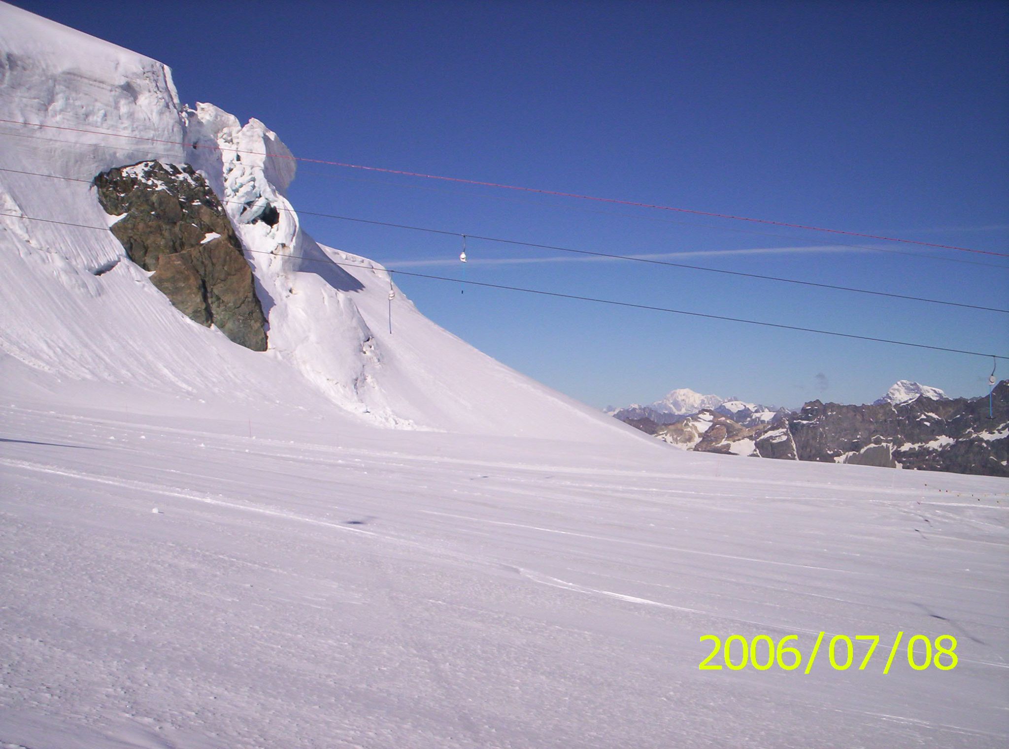 Cervinia sullo sfondo Monte Bianco
