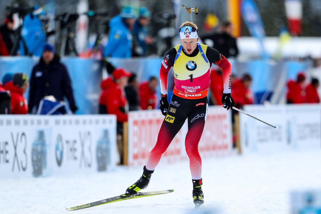 Johannes Boe trascina la Norvegia alla vittoria nella Staffetta, Italia ottava