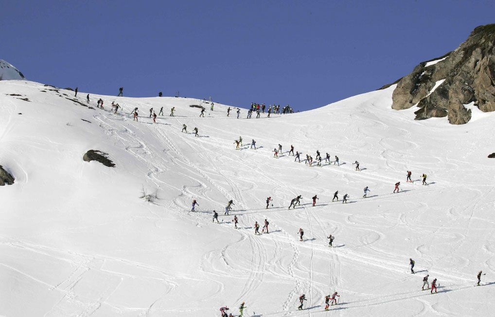 la prima salita della gara (© Canon Newspower)